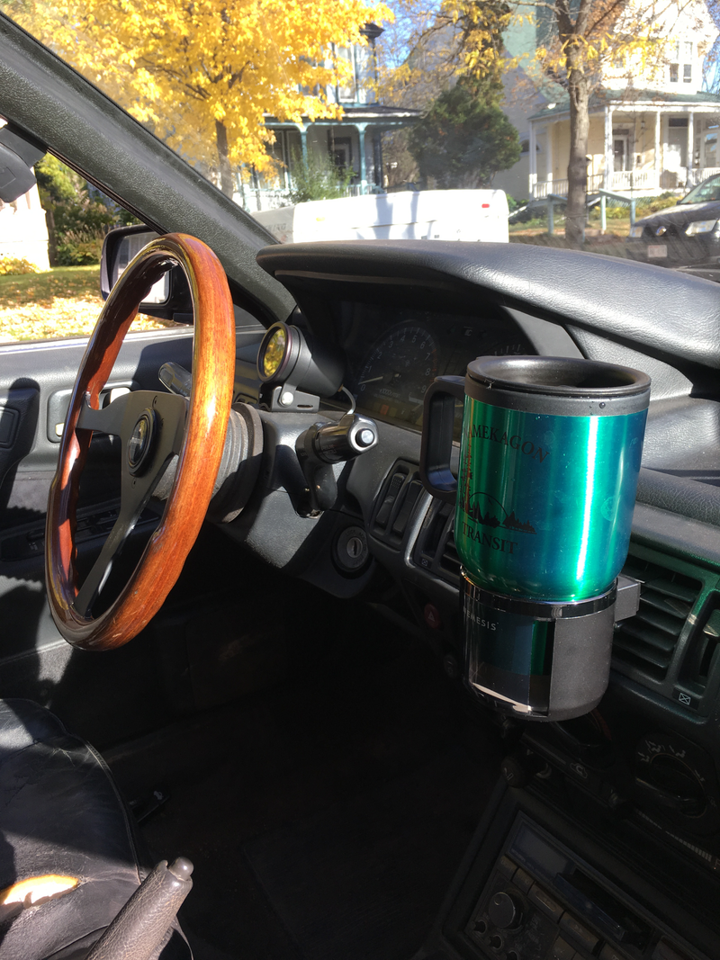 Illustration for article titled JDM Intensifies (cup holder review(very exciting(much wow)